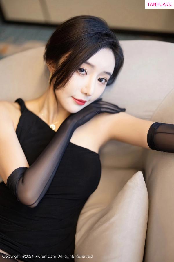 王馨瑶  [XiuRen]高清写真图 2024.03.07 No.8194 王馨瑶yanni 美腿黑丝第32张图片